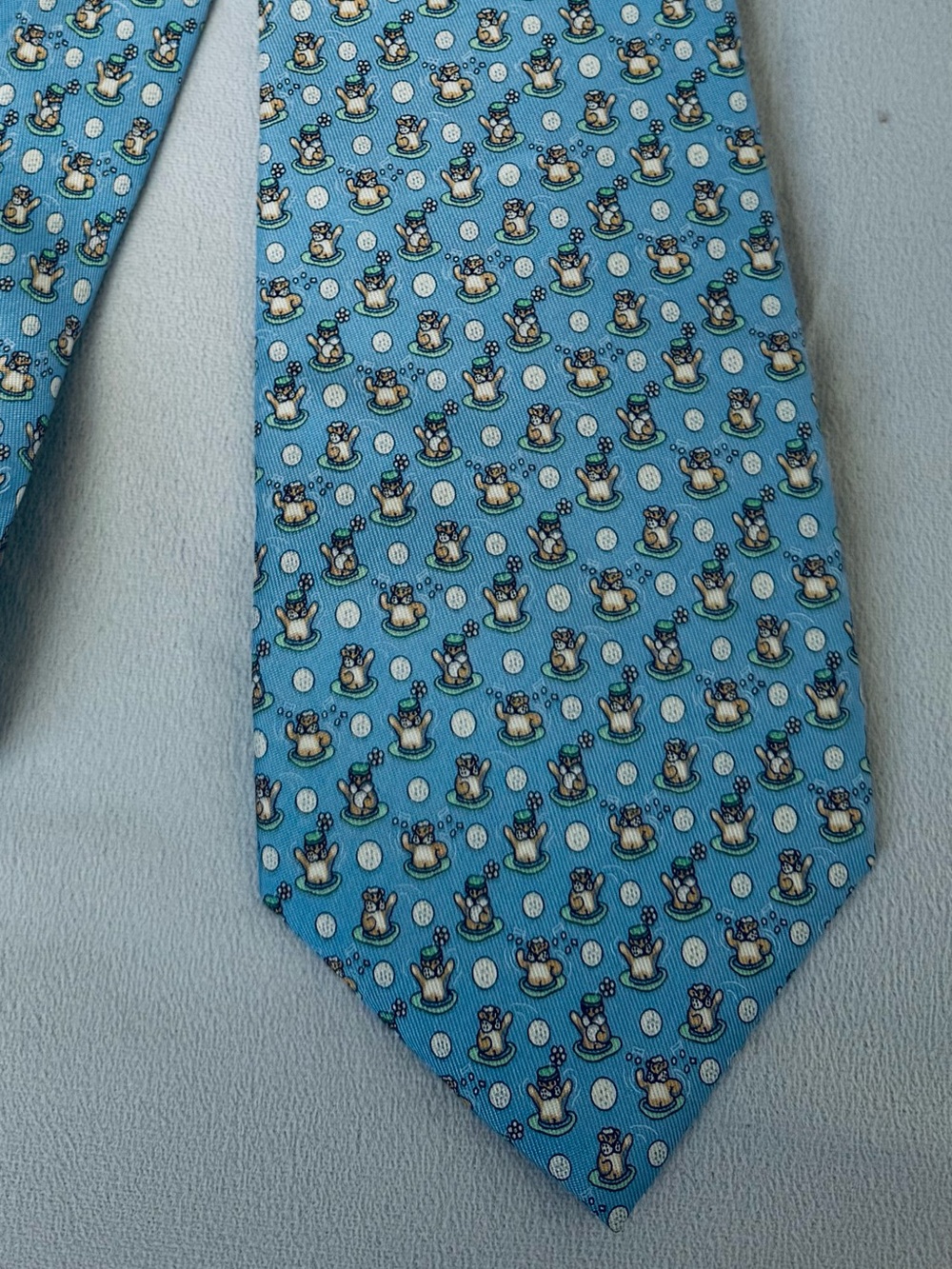 Vineyard Vines Blue 100% Silk Tie Golfing Bear Gopher Martha’s Vineyard Preppy